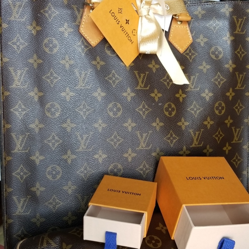 NWOT New LV Gift Boxes & Gift Tag W/Ribbon